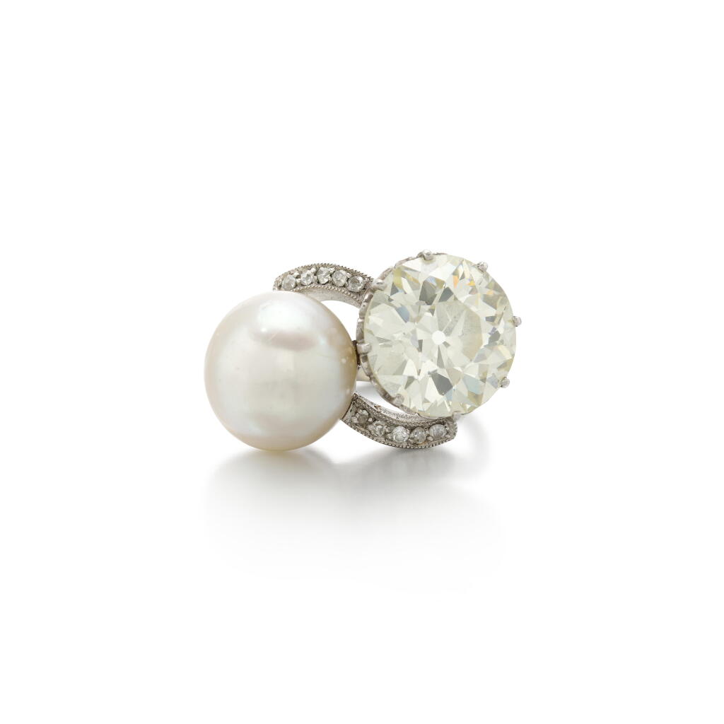 View full screen - View 1 of Lot 19. Natural pearl and diamond ring (Anello con diamante e perla naturale).