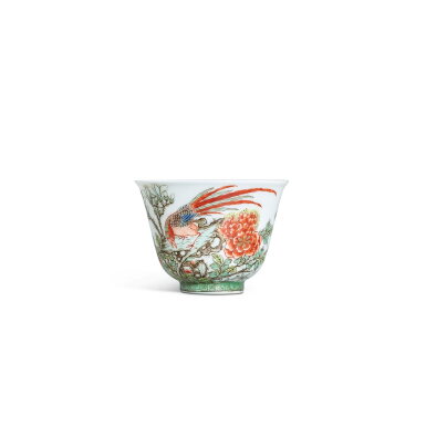 View full screen - View 1 of Lot 3361. A famille-rose 'rooster' cup, Qing dynasty, 19th century | 清十九世紀 粉彩公雞圖盃 《大清康熙年製》寄託款.