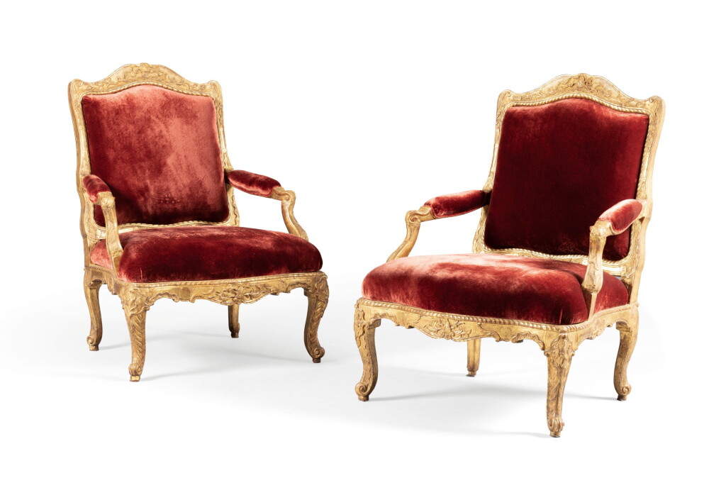 View full screen - View 1 of Lot 23. A pair of Régence carved giltwood fauteuils, circa 1720 | Paire de fauteuils en bois sculpté et redoré d'époque Régence, vers 1720.