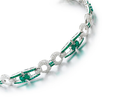 View full screen - View 1 of Lot 402. Bracelet émeraudes et diamants | Emerald and diamond bracelet.