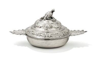 View full screen - View 1 of Lot 46. A SILVER COVERED ÉCUELLE, ASSAY-MASTER GIUSEPPE VERNONI, TURIN, CIRCA 1785 | ECUELLE COUVERTE EN ARGENT, CONTRE-ESSAYEUR GIUSEPPE VERNONI, TURIN, VERS 1785.