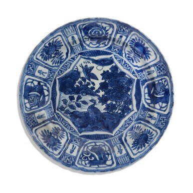 View full screen - View 1 of Lot 518. A blue and white 'Kraak' 'birds and flowers' dish, Ming dynasty, Wanli period | 明萬曆 克拉克瓷青花花鳥紋盤.