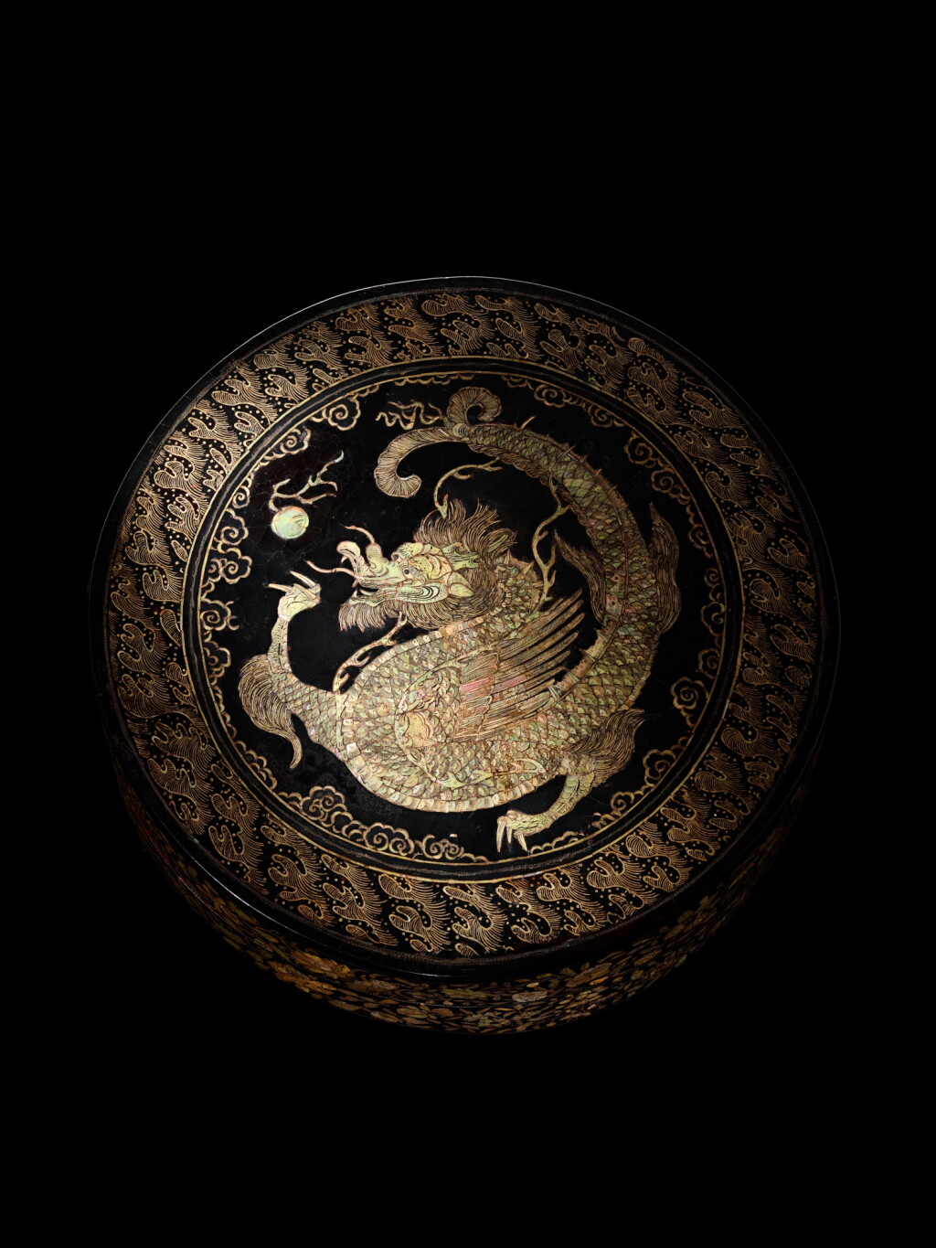 View full screen - View 1 of Lot 2014. A unique and highly important mother-of-pearl and twisted-wire inlaid lacquer 'fish-dragon' box and cover, Southern Song dynasty | 南宋 黑漆嵌螺鈿及絞絲銅線魚龍逐珠紋大蓋盒.
