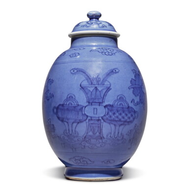 View full screen - View 1 of Lot 1109. A blue-ground underglaze-blue 'Hundred Antiques' jar and cover, Qing dynasty, Kangxi period | 清康熙 藍地青花博古圖蓋罐.