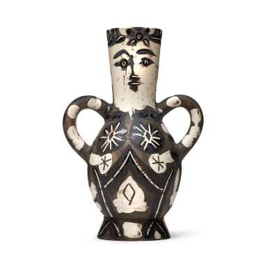View full screen - View 1 of Lot 5. Vase deux anses hautes.