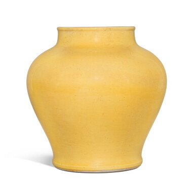 View full screen - View 1 of Lot 646. A large yellow-glazed baluster jar, 17th century | 十七世紀 黃釉罐.