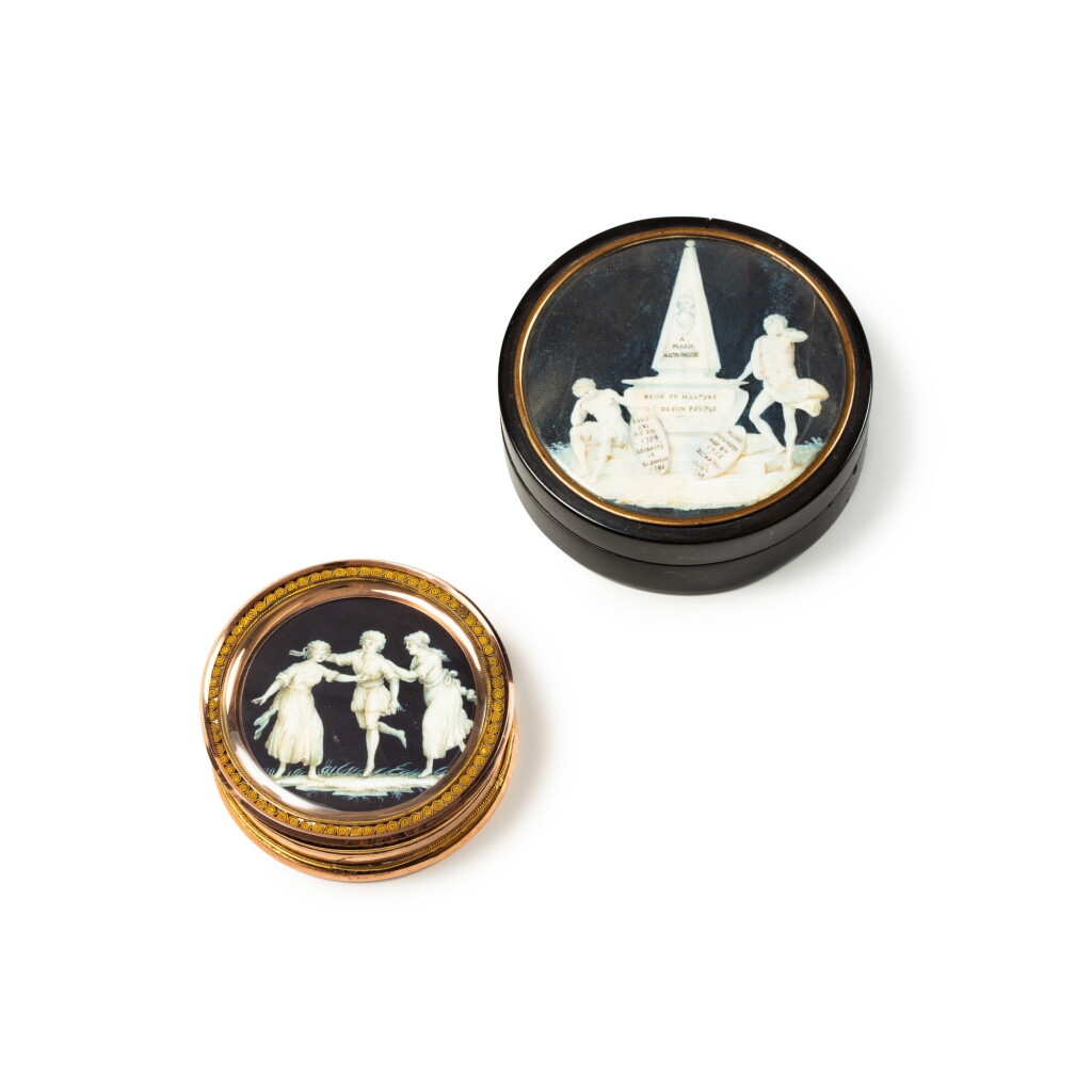 View full screen - View 1 of Lot 812. Two gold-mounted boites-à-miniatures, Paris, late 18th century | Deux boites-à-miniatures montées sur or, Paris, fin du 18e siècle.