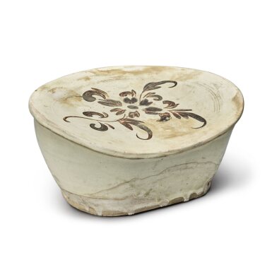View full screen - View 1 of Lot 19. A painted 'Cizhou' 'floral' pillow, Song dynasty | 宋 磁州窰白地黑花枕.