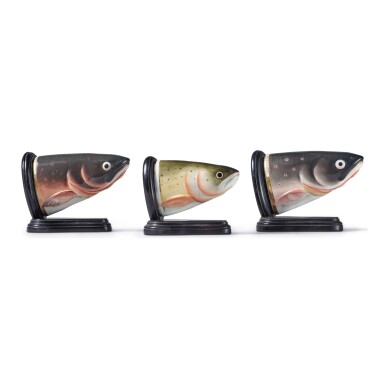 View full screen - View 1 of Lot 485. THREE ENGLISH PORCELAIN FISH-HEAD STIRRUP CUPS, CIRCA 1810.