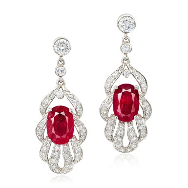 View full screen - View 1 of Lot 1212. PAIR OF RUBY AND DIAMOND PENDANT EARRINGS | 3.27 及 3.19克拉 天然 「緬甸」未經加熱紅寶石 配 鑽石 耳墜一對.