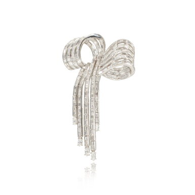View full screen - View 1 of Lot 804. Diamond brooch.