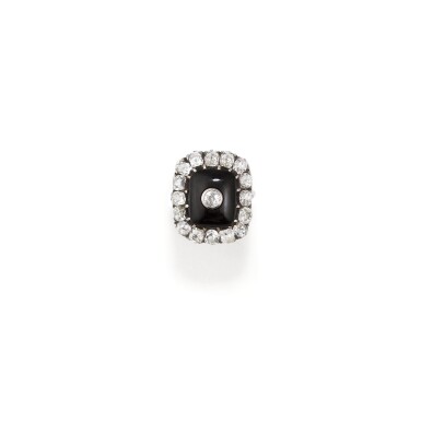 View full screen - View 1 of Lot 18. BAGUE ONYX ET DIAMANTS | ONYX AND DIAMOND RING.
