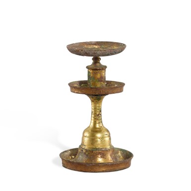 View full screen - View 1 of Lot 3028. A gilt-bronze oil lamp, Western Han dynasty 西漢 銅鎏金油燈.