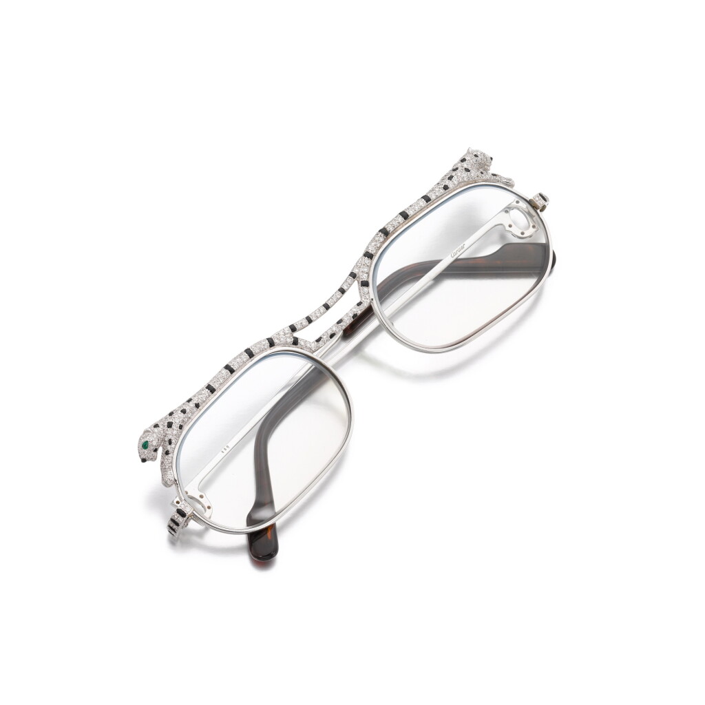 View full screen - View 1 of Lot 306. Emerald, onyx and diamond reading glasses, 'Panthère' | 卡地亞 祖母綠、縞瑪瑙及鑽石 'Panthère' 眼鏡.