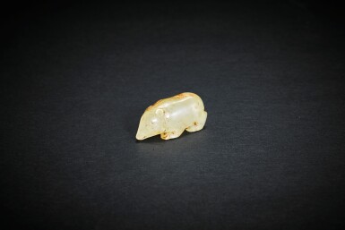 View full screen - View 1 of Lot 3832. A white jade bear, Western Han dynasty | 西漢 白玉熊.