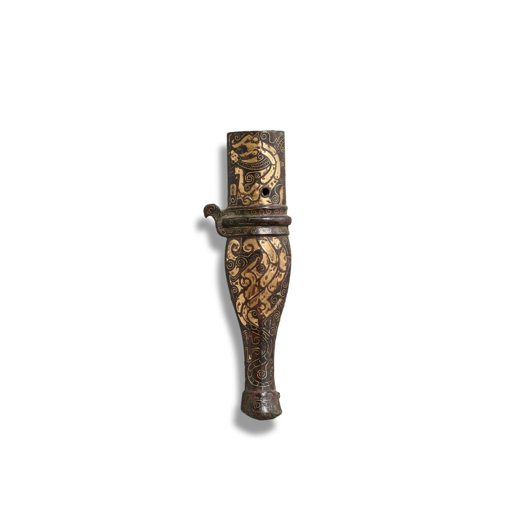 View full screen - View 1 of Lot 734. A gold-inlaid bronze ferrule, Eastern Zhou dynasty, Warring States period | 東周戰國 銅錯金龍鳳紋鐏.