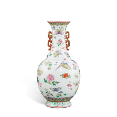 View full screen - View 1 of Lot 3434. A famille-rose 'butterfly' handled vase, Republican period | 民國 粉彩花蝶紋雙耳瓶 《大清嘉慶年製》仿款.