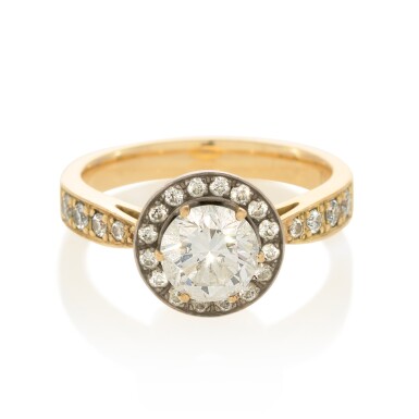 View full screen - View 1 of Lot 112. Diamond ring.