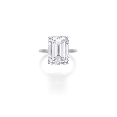 View full screen - View 1 of Lot 203. Diamond Ring.