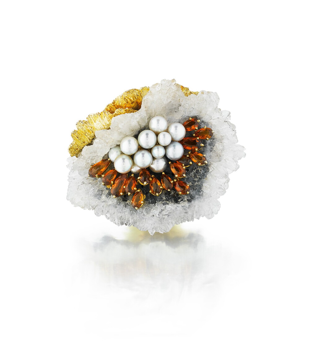 View full screen - View 1 of Lot 114. Broche géode de cristal de roche, citrines et perles de culture | Rock crystal geode, citrine and cultured pearl brooch.