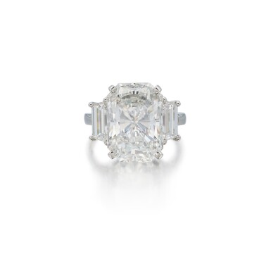 View full screen - View 1 of Lot 234. Diamond Ring.