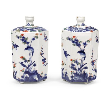 View full screen - View 1 of Lot 50. A PAIR OF HEXAGONAL KAKIEMON SAKE FLASKS | EDO PERIOD, LATE 17TH CENTURY.