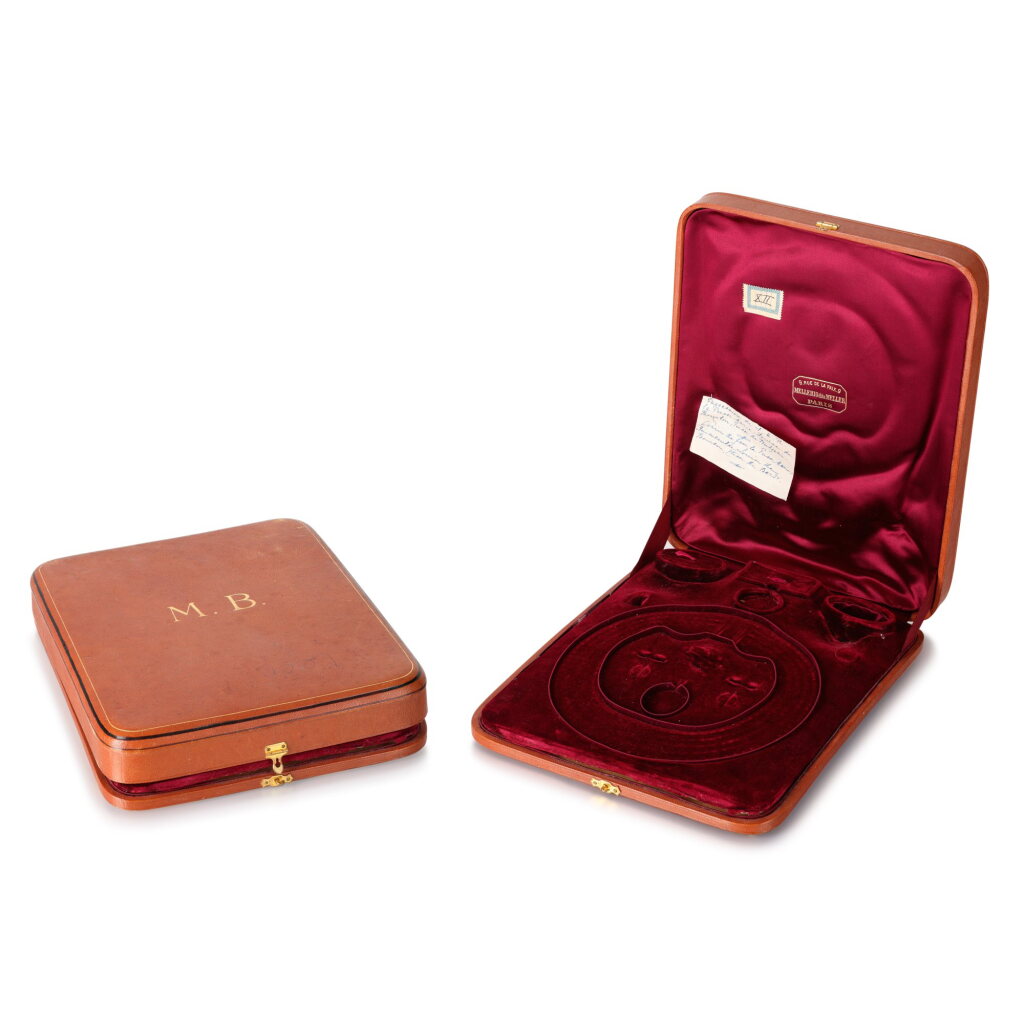 View full screen - View 1 of Lot 1047. Fitted case.