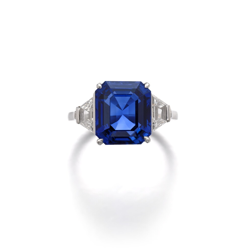 View full screen - View 1 of Lot 249. Fine sapphire and diamond ring | 藍寶石配鑽石戒指.