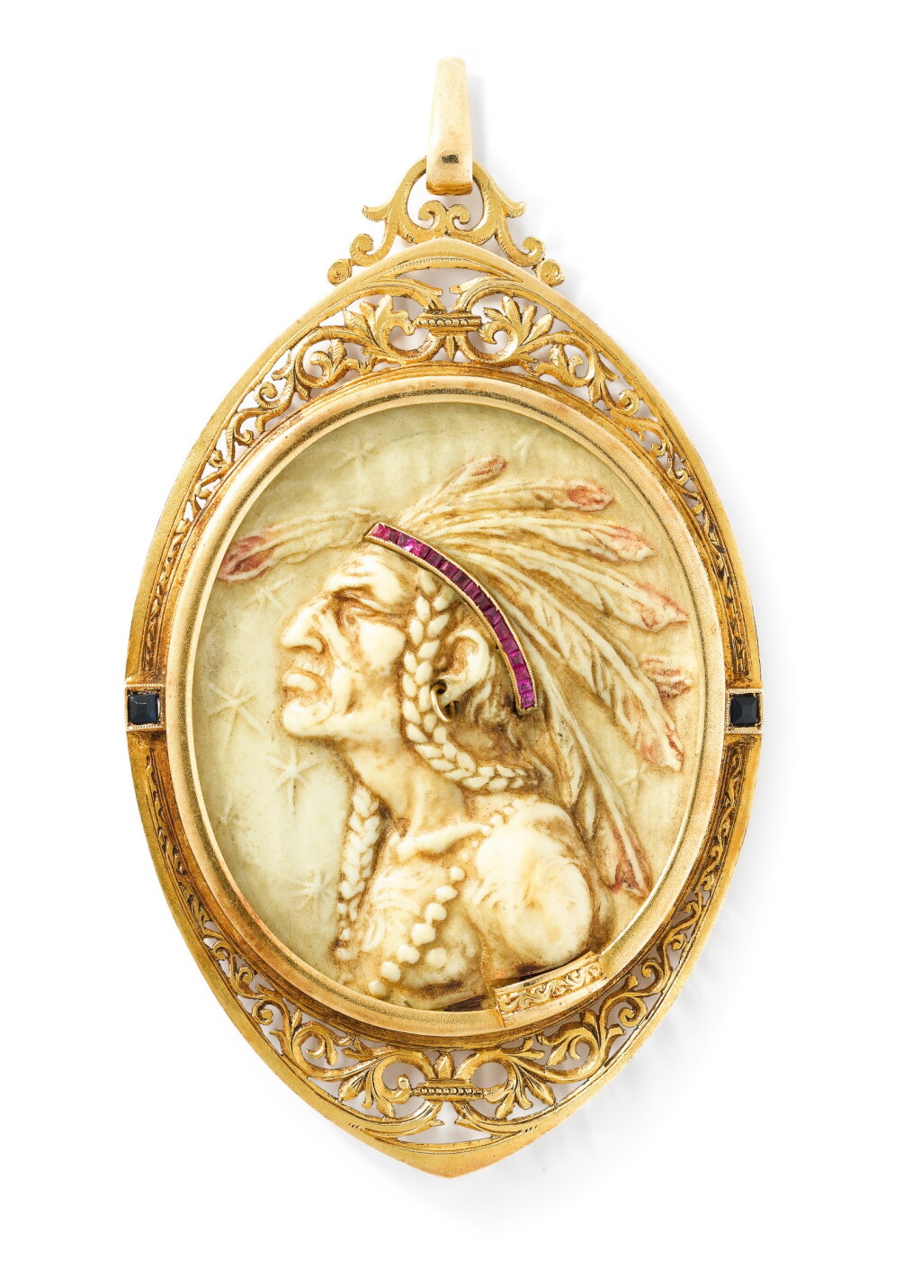View full screen - View 1 of Lot 21. Fuset y Grau | Pendentif ivoire, écaille de tortue, rubis, saphirs | Ivory, tortoiseshell, ruby and sapphire pendant.
