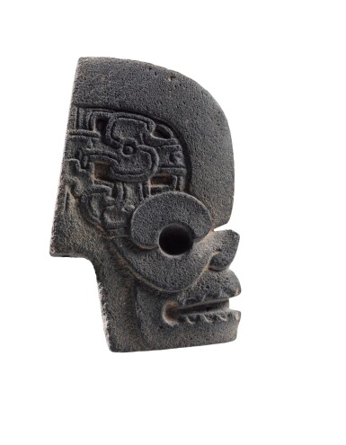 View full screen - View 1 of Lot 7. Hache en pierre, Culture Veracruz, Côte du Golfe, Mexique, Classique, 550-950 AP. J.-C. | Hacha, Culture Veracruz, Côte du Golfe, Mexique, Classique, 550-950 AP. J.-C..
