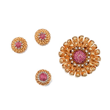 View full screen - View 1 of Lot 80. Gold, Ruby and Diamond Suite of Jewels.