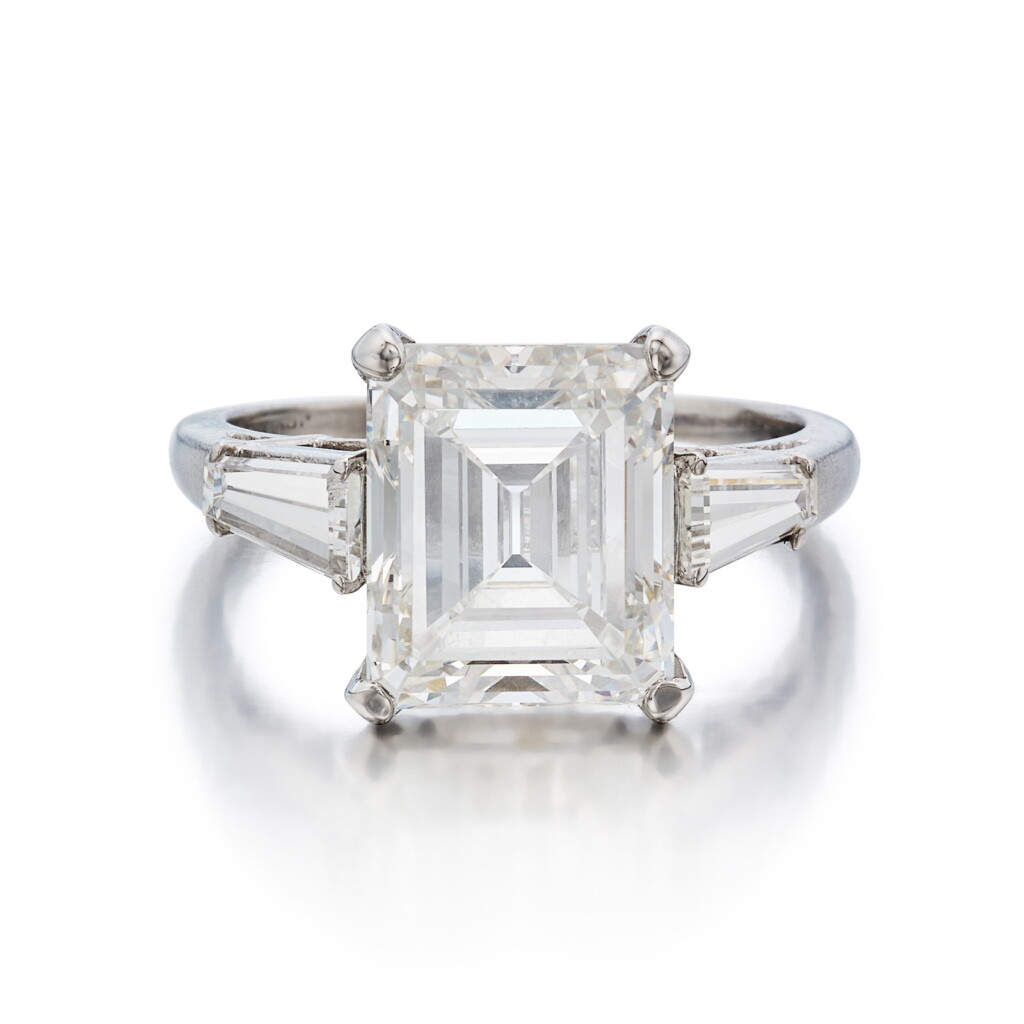 View full screen - View 1 of Lot 336. Diamond Ring.