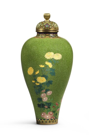 View full screen - View 1 of Lot 69. A FINE CLOISONNÉ VASE SIGNED ON A SILVER TABLET KYOTO NAMIKAWA (NAMIKAWA YASUYUKI, 1845–1927) | MEIJI PERIOD, LATE 19TH CENTURY.