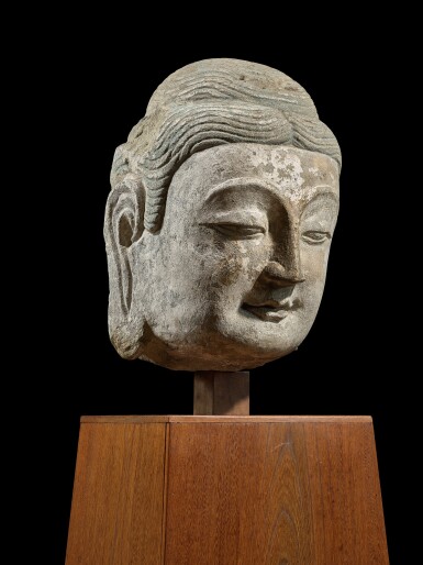 View full screen - View 1 of Lot 32. An important and very rare sandstone head of Buddha, Sui - Tang dynasty | 隋至唐 砂岩石雕佛首.