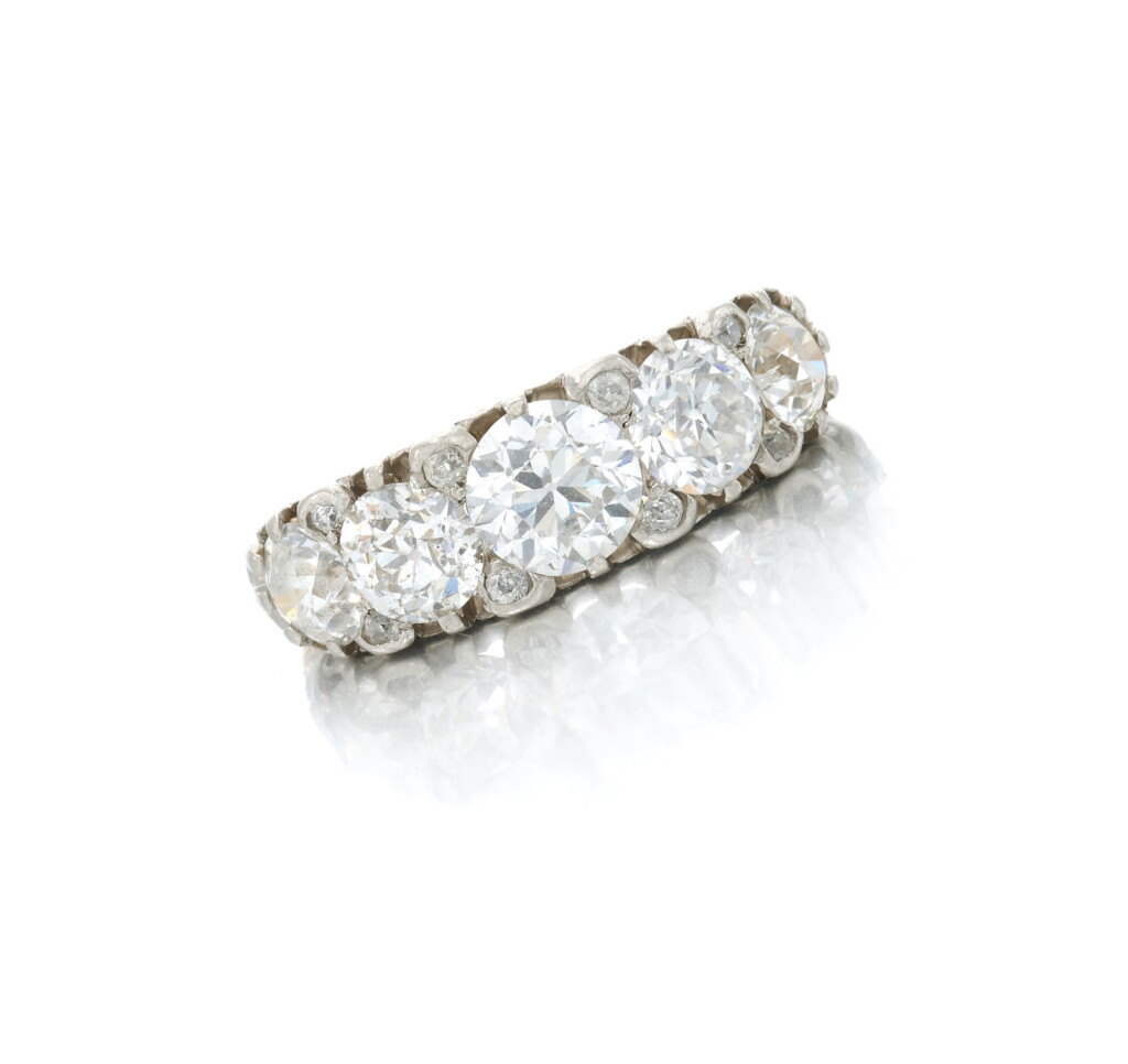 View full screen - View 1 of Lot 7. Diamond ring (Anello in diamanti).