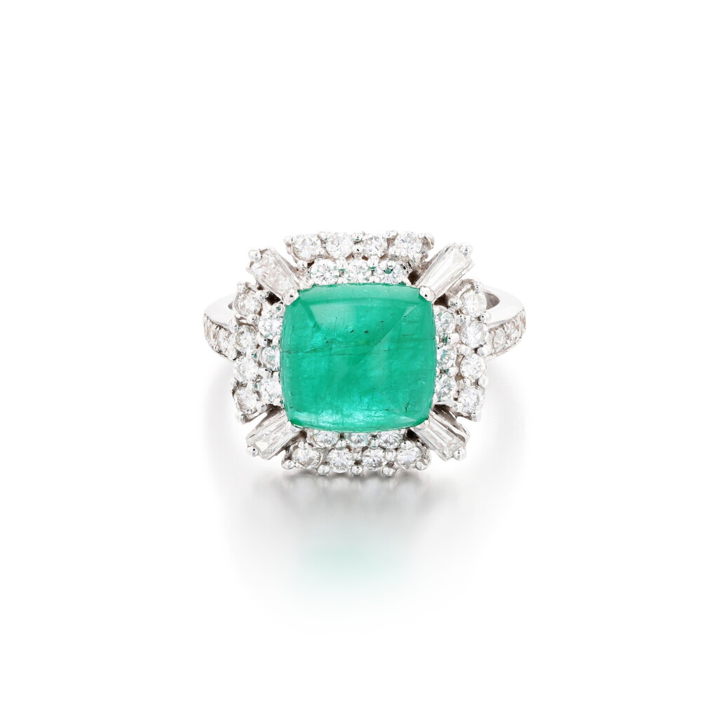 View full screen - View 1 of Lot 155. Bague émeraude et diamants | Emerald and diamond ring.
