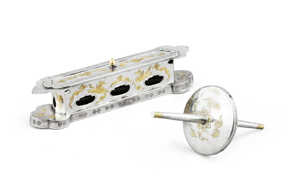 View full screen - View 1 of Lot 49. A Chinese parcel-gilt silver mortar and pestle, 19th century | Mortier et son pilon en argent et vermeil, Chine, XIXe siècle.