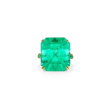 View full screen - View 1 of Lot 59. BAGUE ÉMERAUDES ET DIAMANTS | EMERALD AND DIAMOND RING.