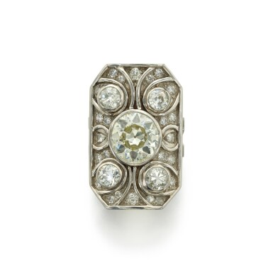 View full screen - View 1 of Lot 954. Diamond Ring.