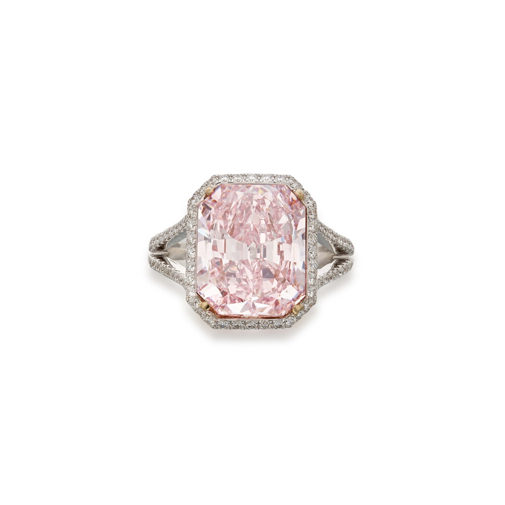 View full screen - View 1 of Lot 393. Rare and Magnificent Fancy Intense Purple-pink diamond ring | 罕有濃彩紫粉紅色鑽石戒指.