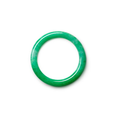 View full screen - View 1 of Lot 2916. Jadeite Bangle | 天然翡翠 手鐲.
