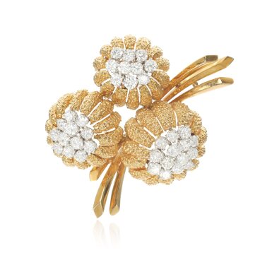 View full screen - View 1 of Lot 715. Diamond and gold brooch.