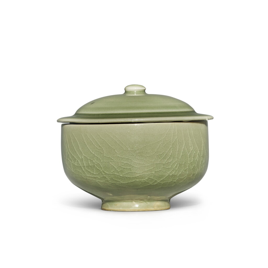 View full screen - View 1 of Lot 399. A 'Yaozhou' celadon-glazed bowl and cover, Northern Song dynasty | 北宋 耀州窰青釉蓋碗.