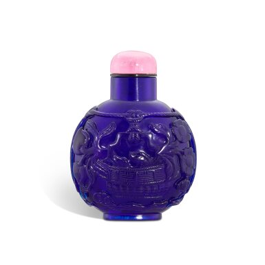 View full screen - View 1 of Lot 577. An imperial sapphire-blue glass 'flower basket' snuff bottle Qing dynasty, Qianlong period 清乾隆 御製寶石藍料花籃紋鼻煙壺.