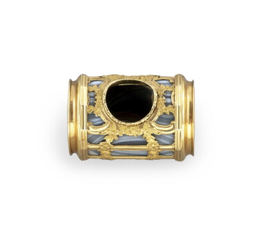 View full screen - View 1 of Lot 94. A gold-mounted agate spy glass, English, circa 1760 | Lunette de voyeur en agate monté sur or, Angleterre, vers 1760.