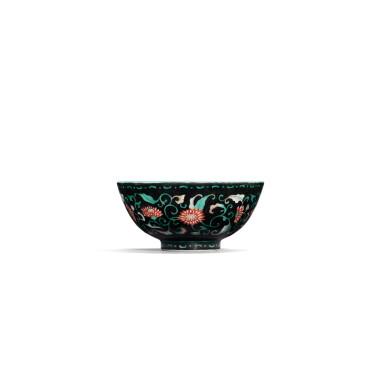 View full screen - View 1 of Lot 9314. A famille-noire 'floral' bowl, Mark and period of Yongzheng | 清雍正 墨地五彩纏枝花卉紋盌《大清雍正年製》款.