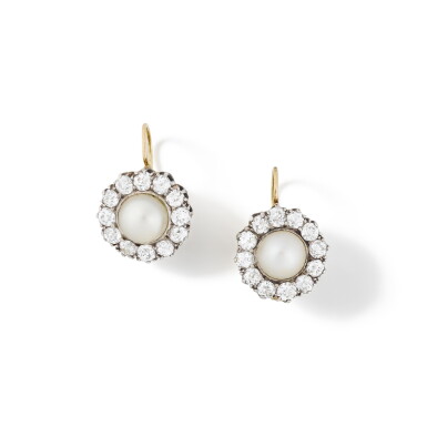 View full screen - View 1 of Lot 212. Paire de boucles d'oreille perles et diamants | Pair of pearl and diamond earrings.