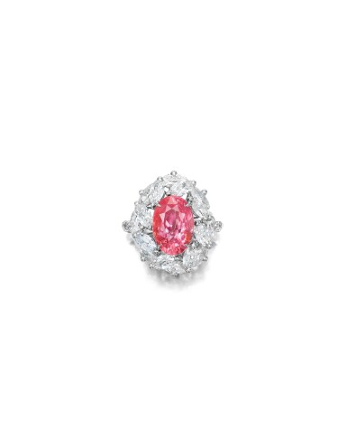 View full screen - View 1 of Lot 1640. PADPARADSCHA SAPPHIRE AND DIAMOND RING | 5.16卡拉 天然「斯里蘭卡」未經加熱橙粉紅色剛玉 配 鑽石 戒指.
