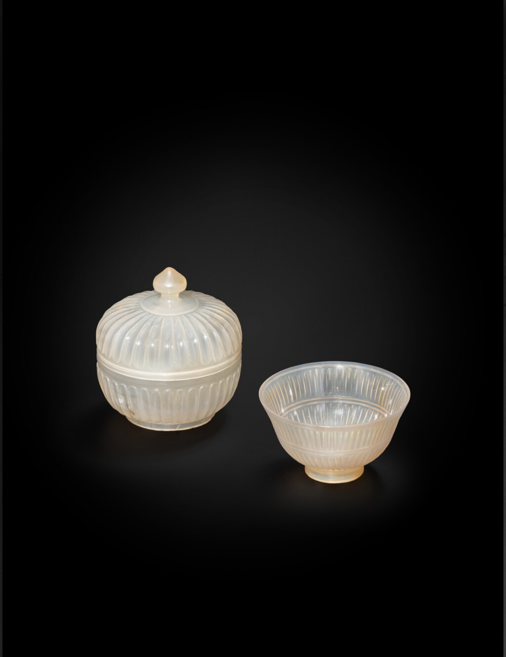 全萤幕检视 - 查看196A mughal style agate box and cover and a mughal bowl, Qing dynasty, 19th century | 清十九世紀 痕都斯坦式瑪瑙雕蓋盒及小盃一組兩件的1