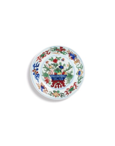 View full screen - View 1 of Lot 5061. A small wucai 'flower basket' dish, Mark and period of Wanli | 明萬曆 五彩花果八寶紋小盤 《大明萬曆年製》款.
